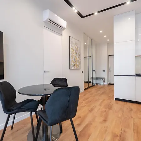 Apartment Petrovdom 2-5 New In Rc Novopecherski Lypky, 19b Andrii Verkhogliad Street *